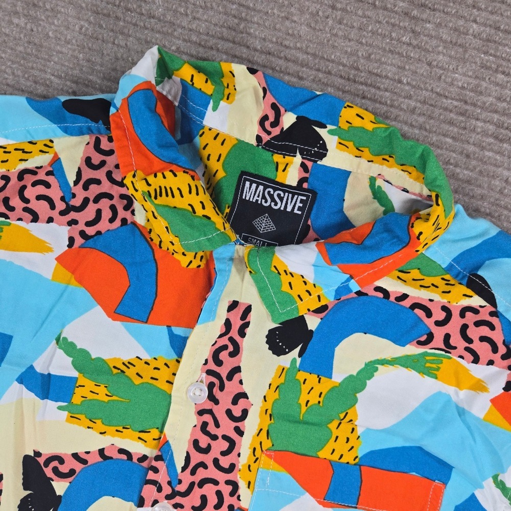 Massive Mens Small Multicolor Abstract Geometric Print Short Sleeve Button Shirt